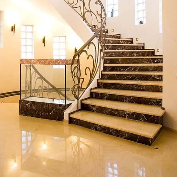 Уход за лестницей из камня